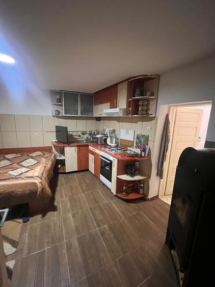 Casă cu 4 camere în Călugări