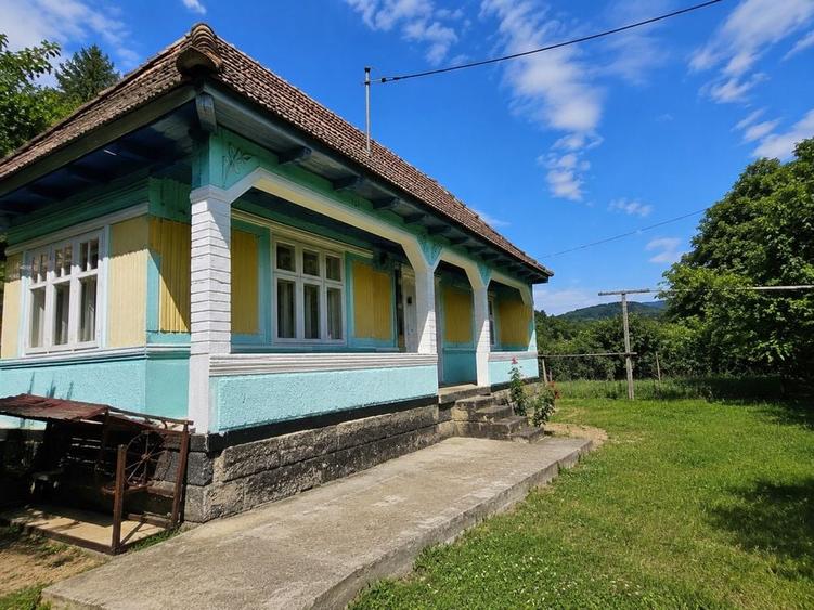 Casă cu 3 camere în Ferestrău-Oituz