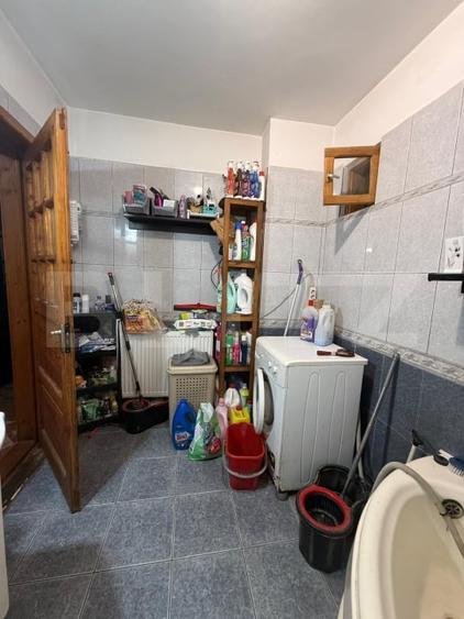 Casă individuală cu 6 camere cu Canalizare în Sud