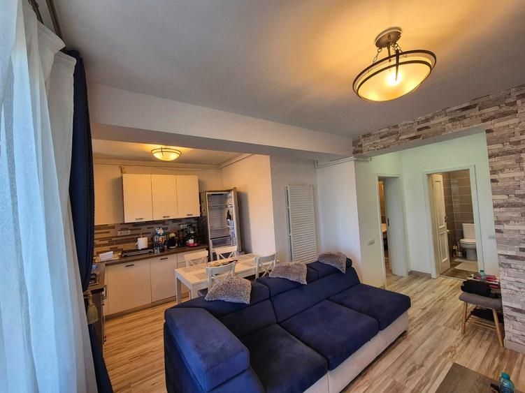 Apartament cu 3 camere semidecomandat în Central