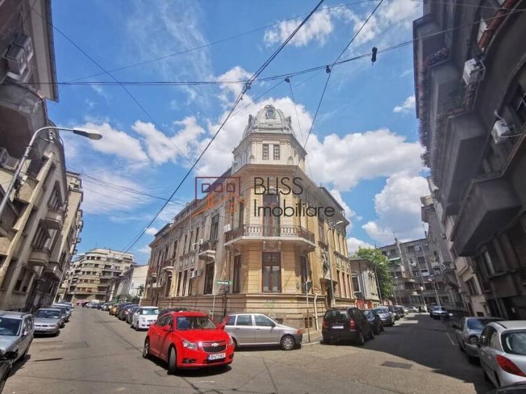 Apartament cu 5 camere semidecomandat în Armeneasca