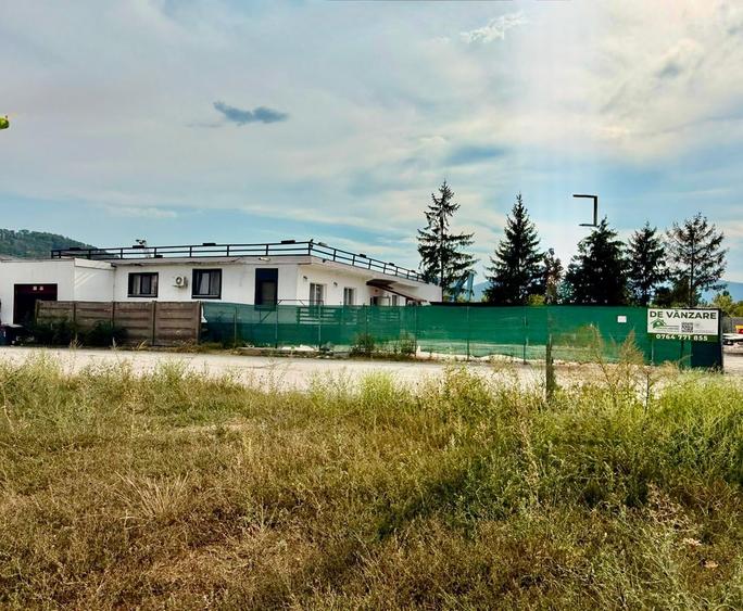 Spațiu comercial, de 420 mp, în Mintia