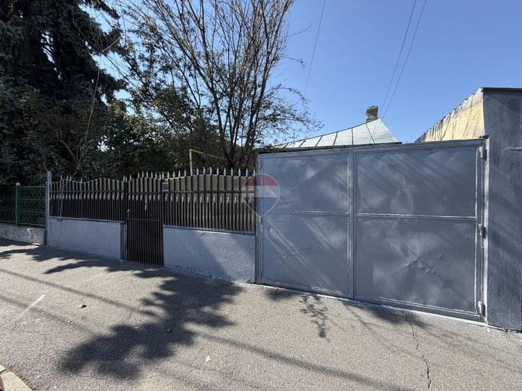 Casă cu 3 camere cu Teren 251 Mp în Andronache