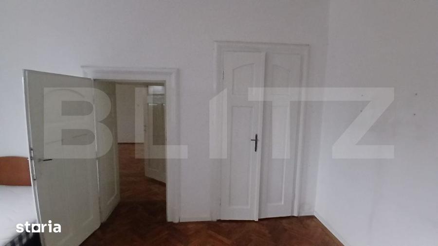 Apartament cu 5 camere în Central