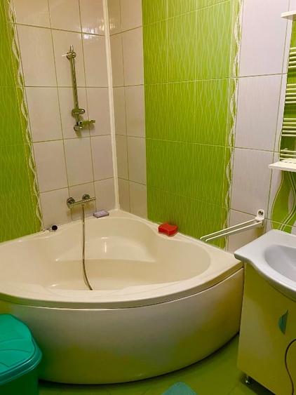 Apartament cu 3 camere decomandat, mobilat în Iris