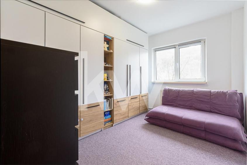 Apartament cu 4 camere decomandat în Răcădău