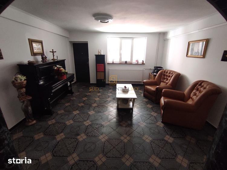 Casă cu 6 camere cu Teren 450 Mp în Dristor