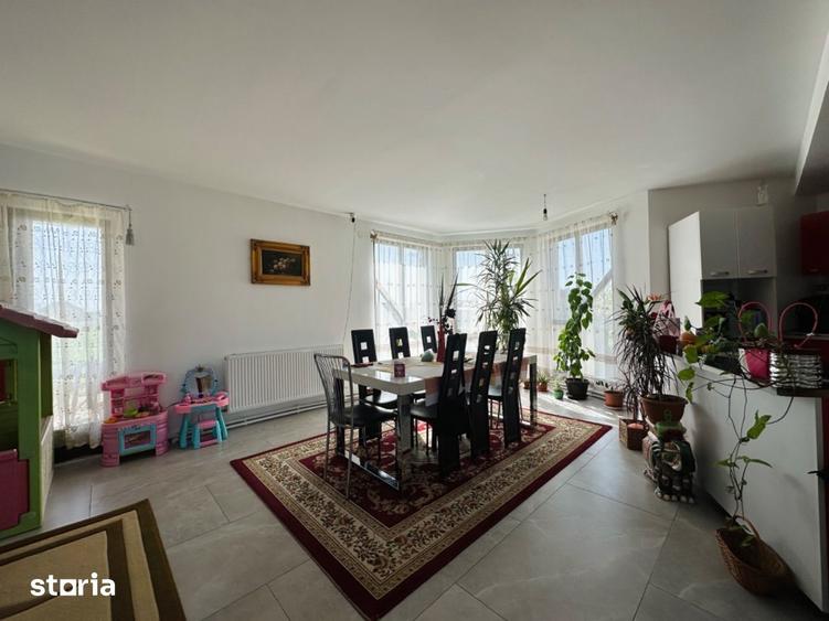 Casă cu 4 camere decomandat cu Teren 1482 Mp în Nojorid