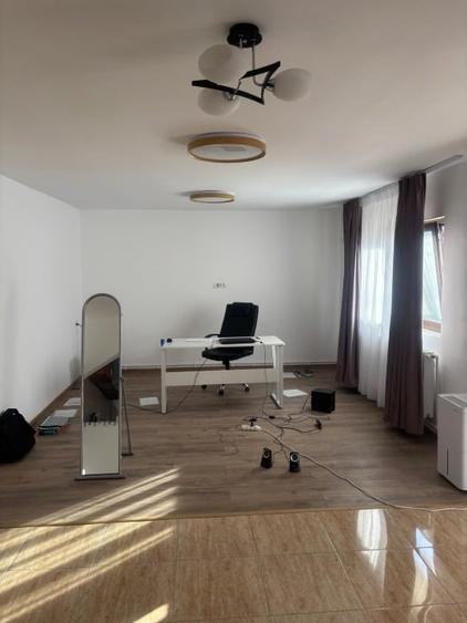 Casă individuală cu 5 camere cu Canalizare în Central
