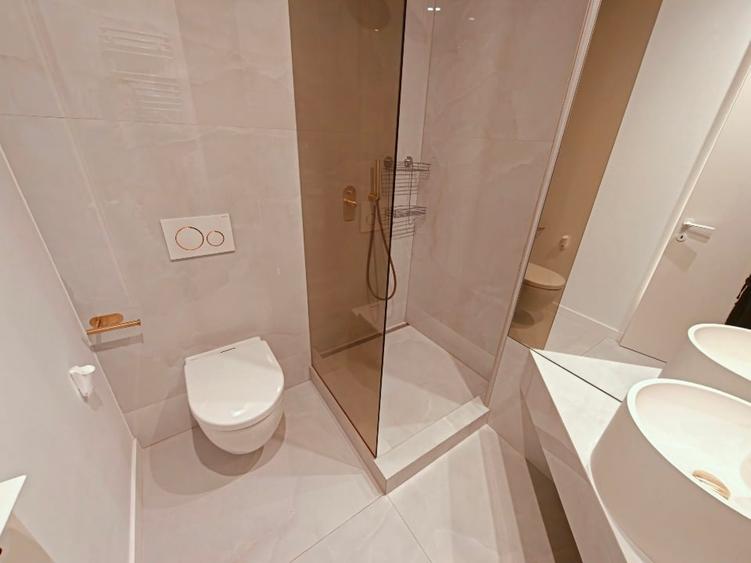 Apartament cu 3 camere decomandat, mobilat în Central