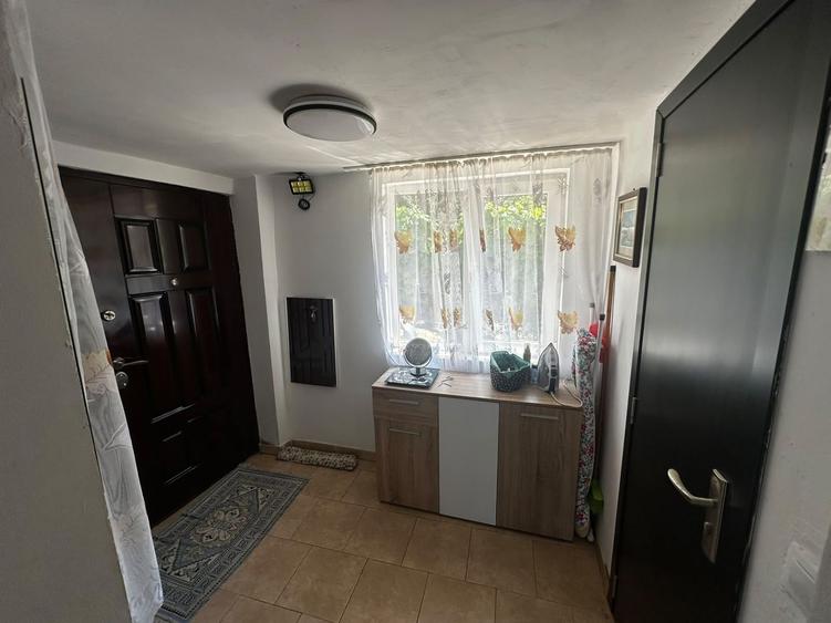 Casă individuală cu 3 camere cu Canalizare în Ruși