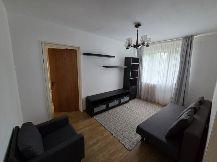 Apartament cu 3 camere în Drumul Taberei