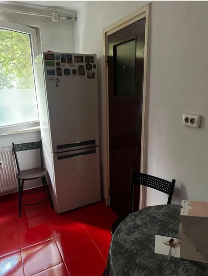 Apartament cu 3 camere semidecomandat în Drumul Taberei