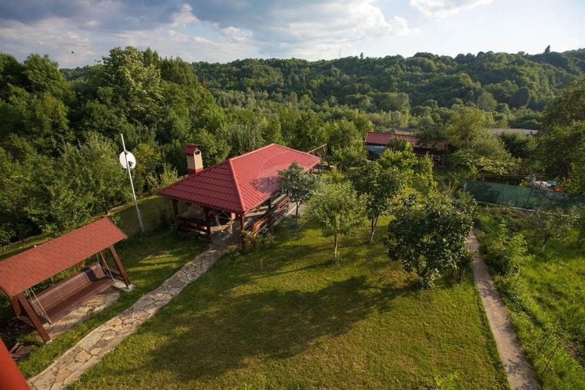 Casă / Vilă cu 8 camere de vânzare - 44