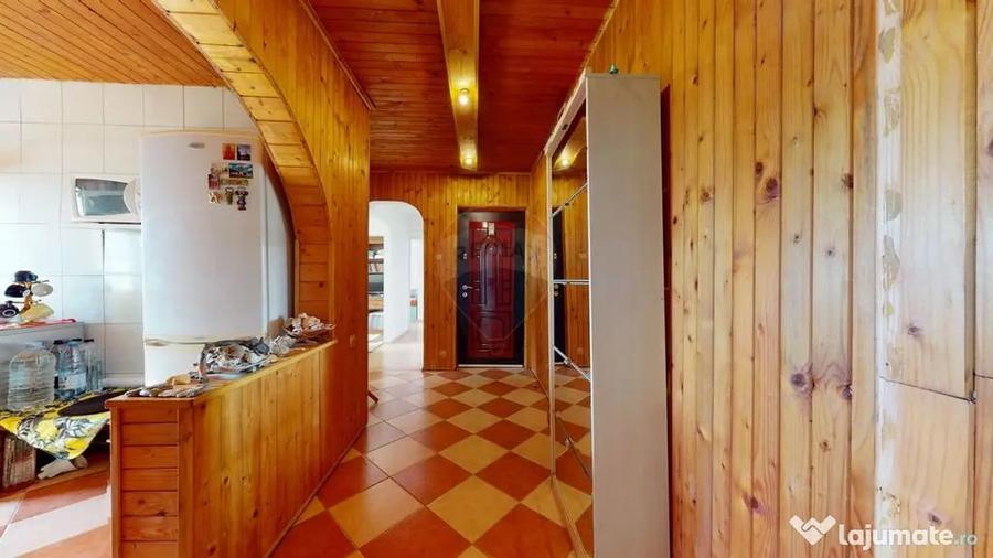 Apartament cu 3 camere decomandat în Central