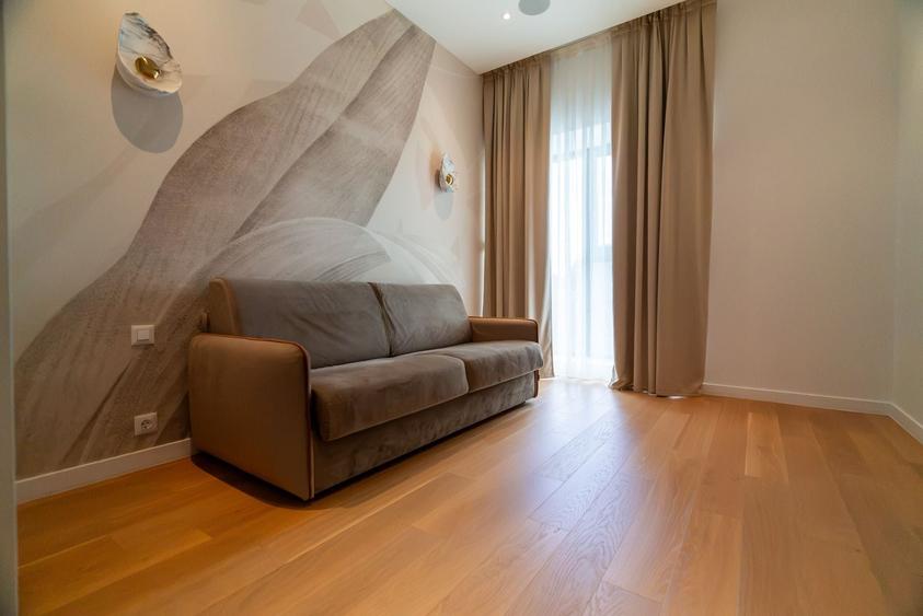 Apartament cu 3 camere decomandat în Exterior Vest