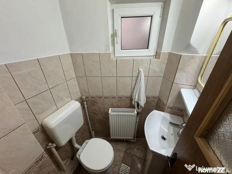 Apartament cu 3 camere decomandat, mobilat în Casa de Cultură