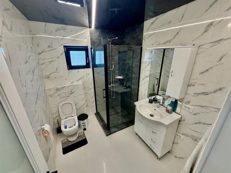Casă cu 4 camere decomandat cu Teren 500 Mp în Bârnova