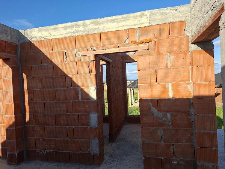 Casă cu Teren 325 Mp în Odoreu