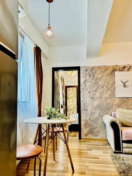 Apartament cu 3 camere semidecomandat în Ultracentral