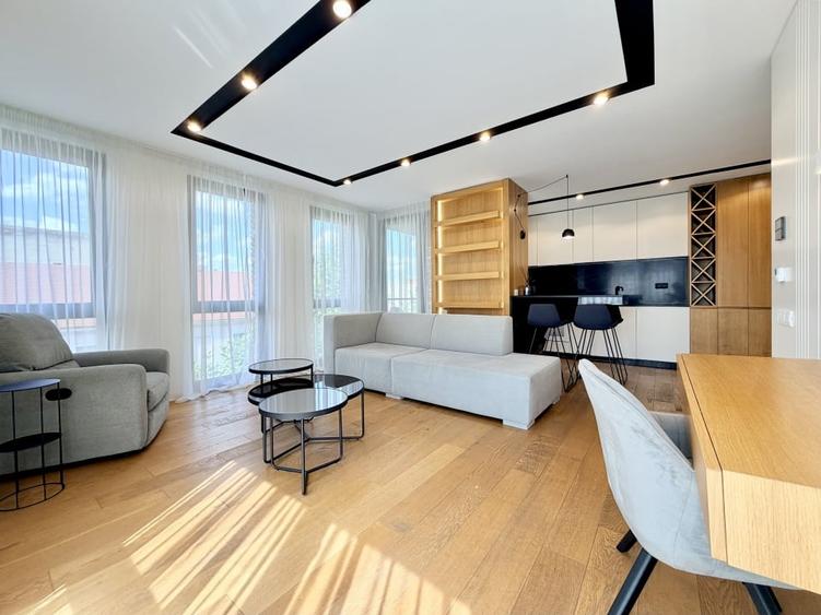 Apartament cu 2 camere semidecomandat, mobilat în Central
