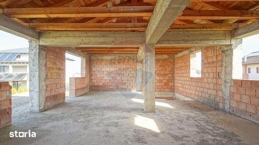 Casă cu 6 camere cu Teren 462 Mp în Sânpetru
