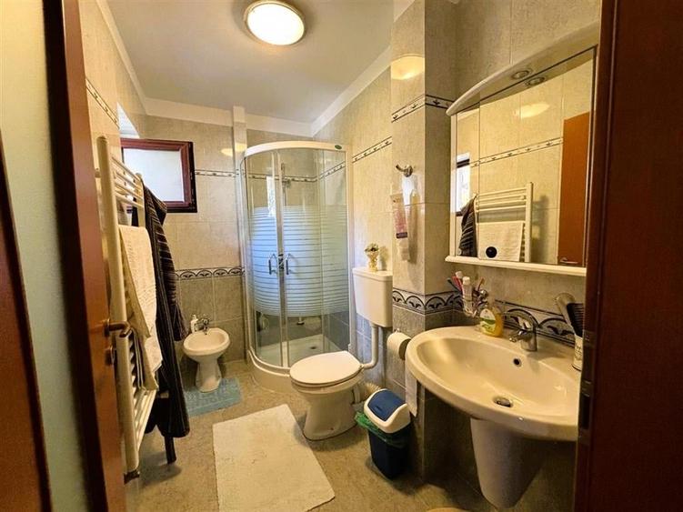 Casă individuală cu 4 camere cu Canalizare în Piatra Arsă