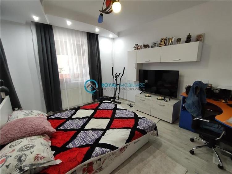 Casă individuală cu 6 camere cu Canalizare în Traian