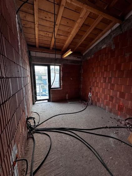 Casă individuală cu 7 camere cu Teren 301 Mp în George Enescu