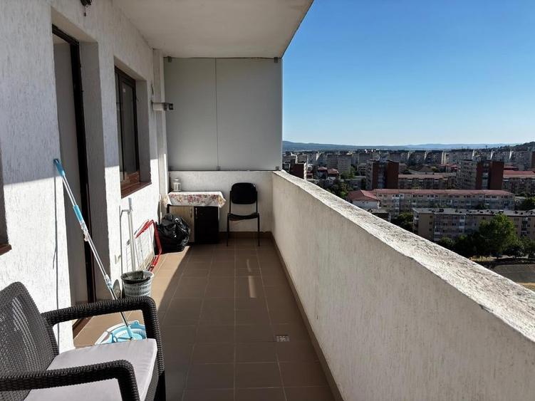 Apartament cu 3 camere decomandat, mobilat în Central