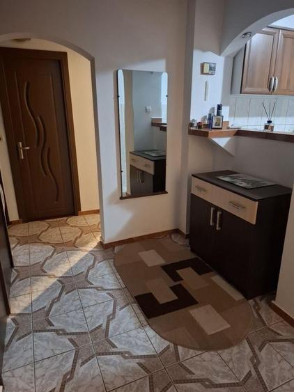 Apartament cu 2 camere decomandat, mobilat în Central