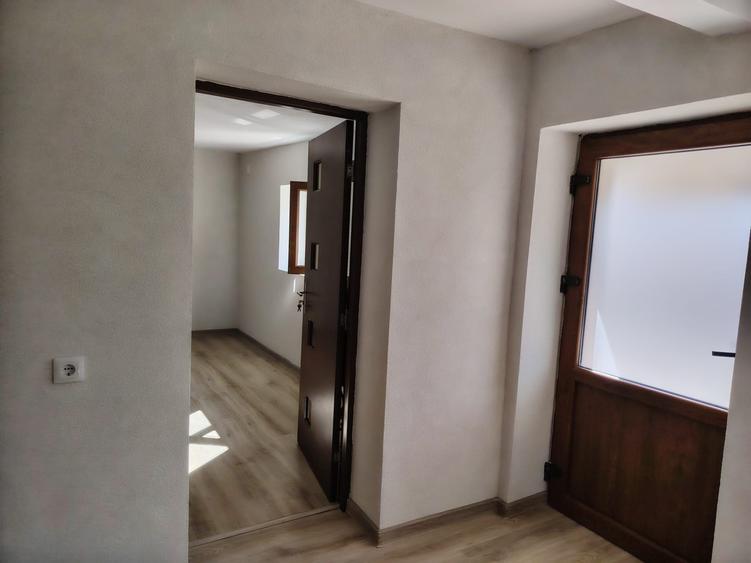 Casă cu 4 camere în Cut