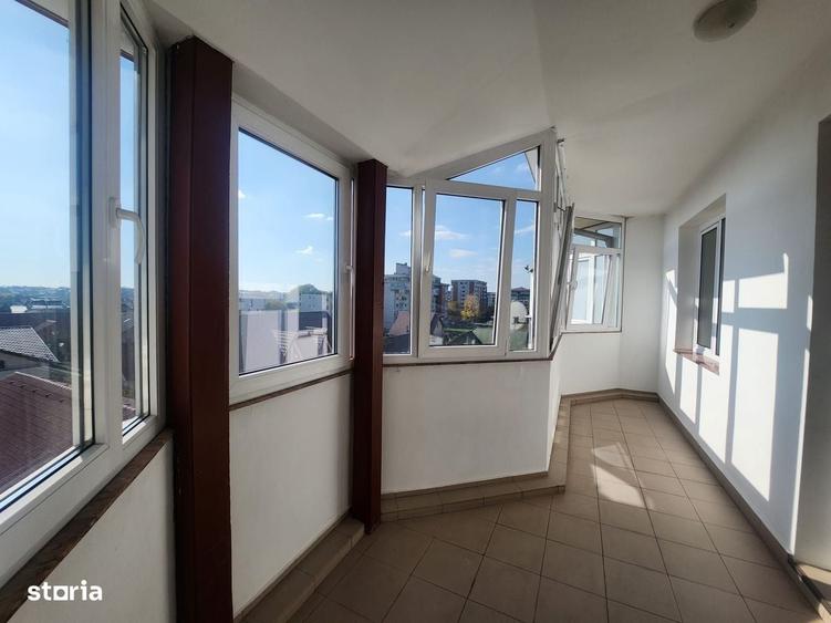 Apartament cu 4 camere decomandat în Craiovei