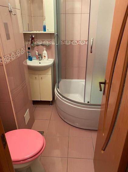 Apartament cu 3 camere decomandat, mobilat în Micro 6