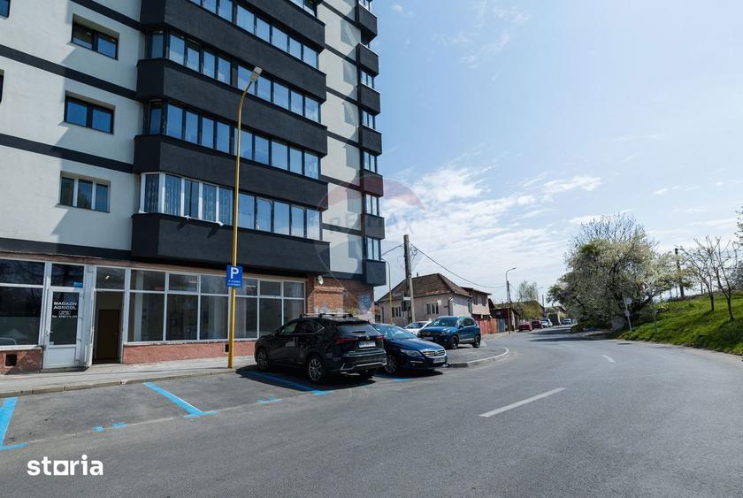 Spațiu comercial, de 38 mp, în Tractorul