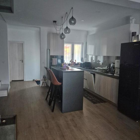 Duplex cu 4 camere cu Canalizare în Dumbrăvița