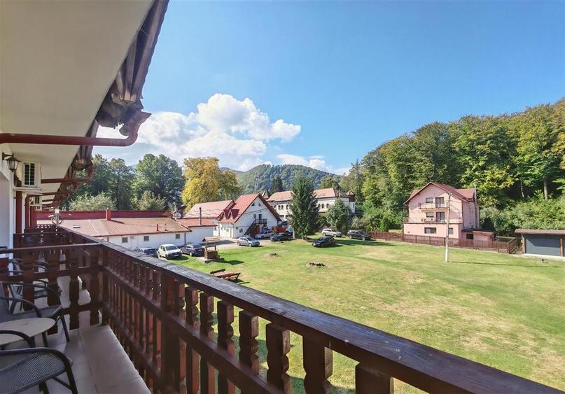 Hotel/Pensiune, de 2,000 mp, în Stațiunea Climaterică Sâmbăta