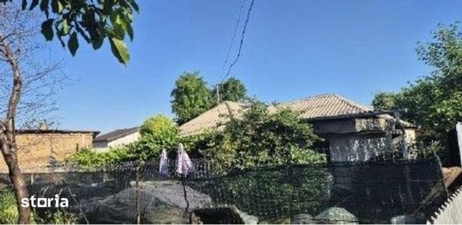 Casă cu 2 camere cu Teren 330 Mp în Central
