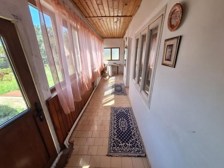 Casă cu 4 camere în Vânători