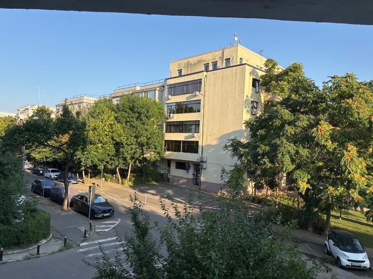 Apartament cu 2 camere semidecomandat, mobilat în Aviației
