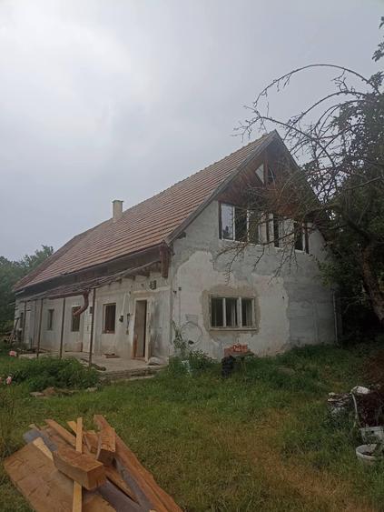 Casă individuală cu 6 camere cu Teren 1000 Mp în Angheluș