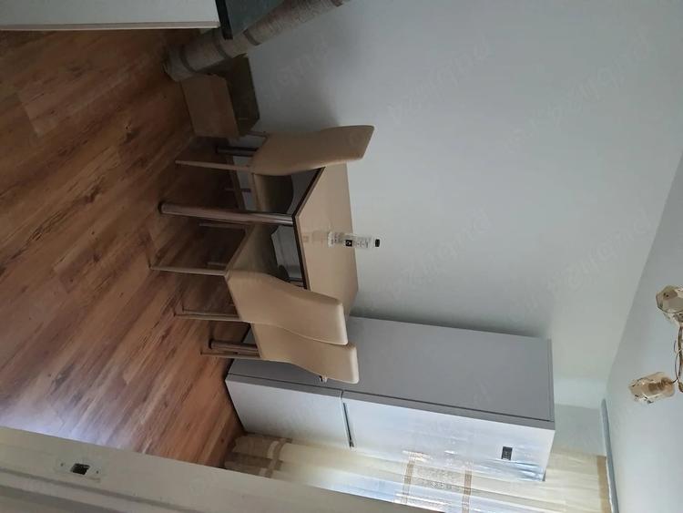 Apartament cu 3 camere semidecomandat în Autogară