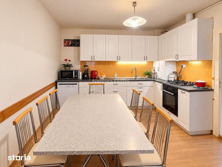 Casa individuala, 5 camere, 2 bai, 160 mp, zona Dambul Rotund