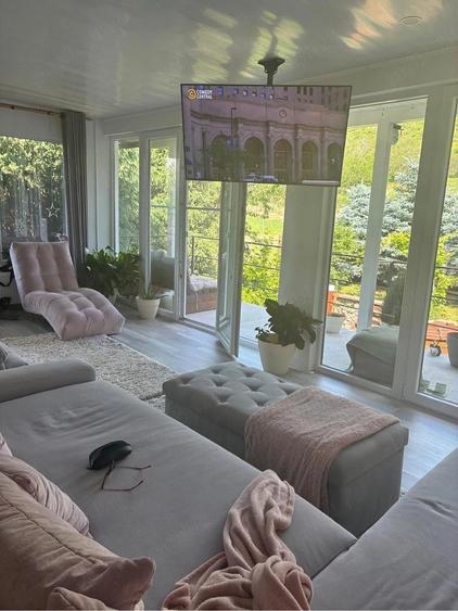 Casă cu Teren 6650 Mp în Cuvin