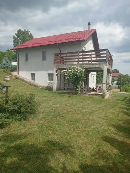 Casă individuală cu 5 camere cu Teren 1200 Mp în Central
