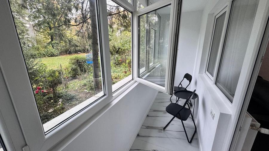 Apartament cu 3 camere decomandat, mobilat în Titan