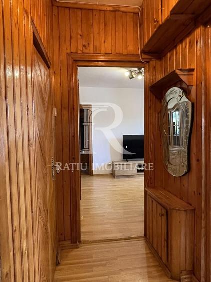 Apartament cu 3 camere semidecomandat, mobilat în Centru Civic