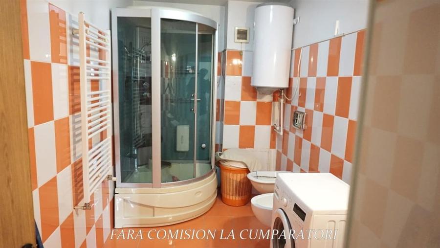 Duplex cu 7 camere cu Canalizare în 1 Mai