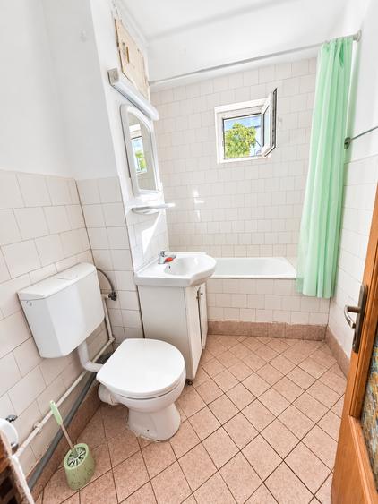 Apartament cu 3 camere decomandat în Obor
