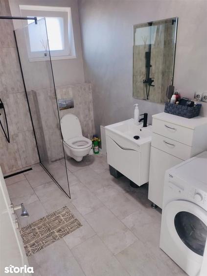 Casă cu 7 camere cu Teren 1025 Mp în Central